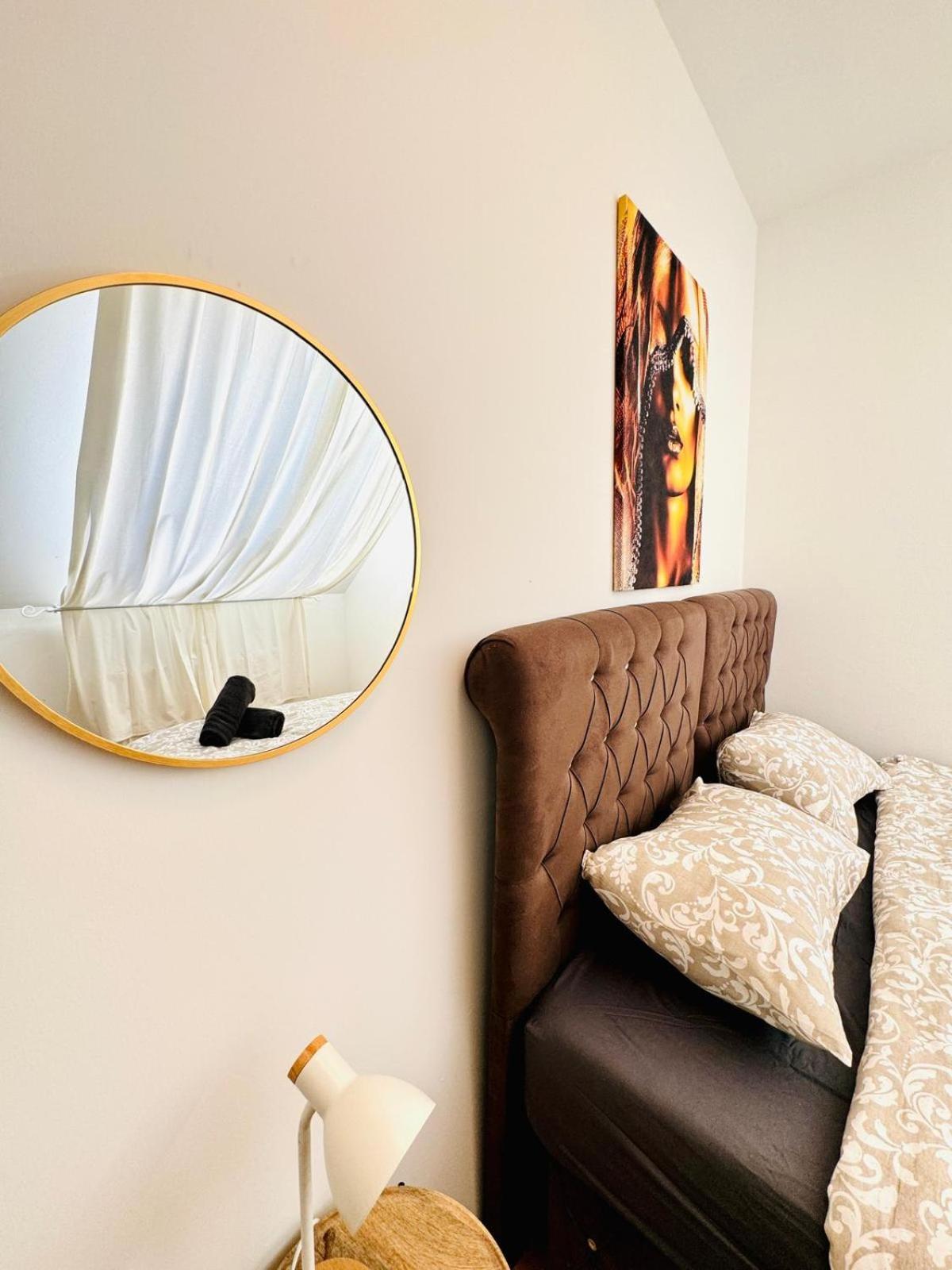 In A Shared Apt 6-min Drive To Schoenbrunn * Vienna